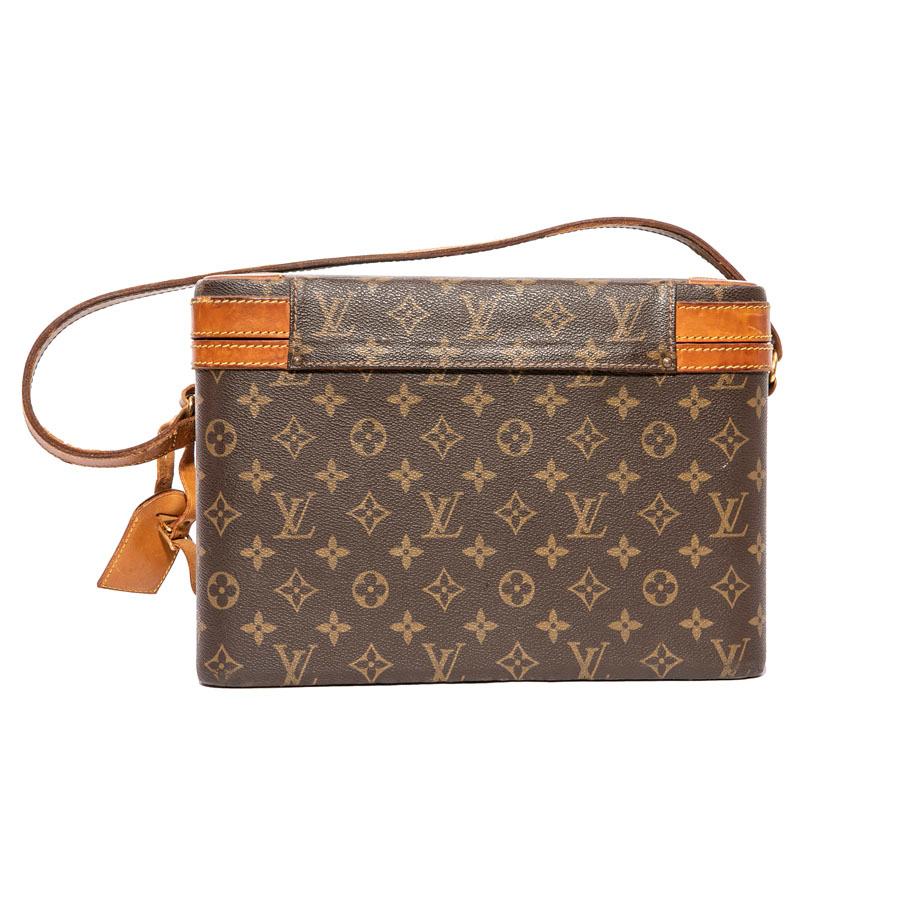 LOUIS VUITTON Vintage Beauty Case in Brown Monogram Canvas and Natural Leather In Good Condition In Paris, FR