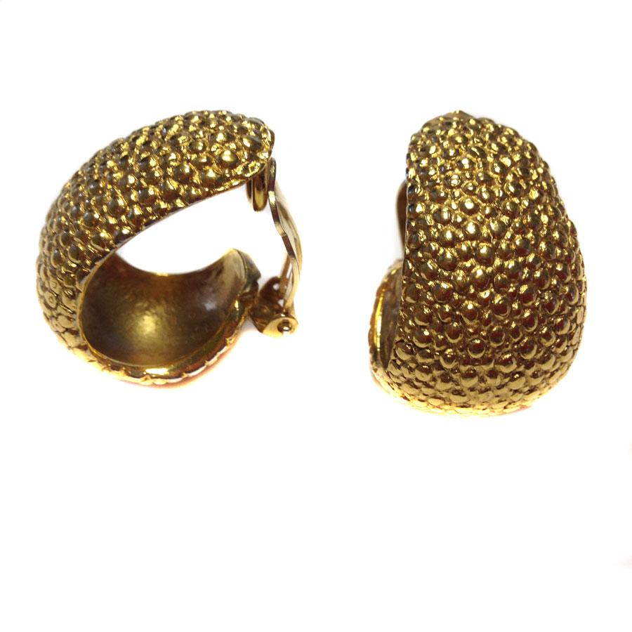 GOOSSENS Vintage Clip-on Earrings in gilt Metal In Excellent Condition In Paris, FR