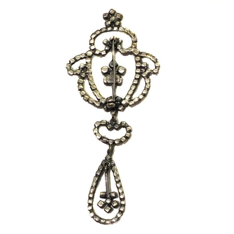 CHRISTIAN DIOR Brooch in Ruthenium Metal and Rhinestones In Excellent Condition In Paris, FR