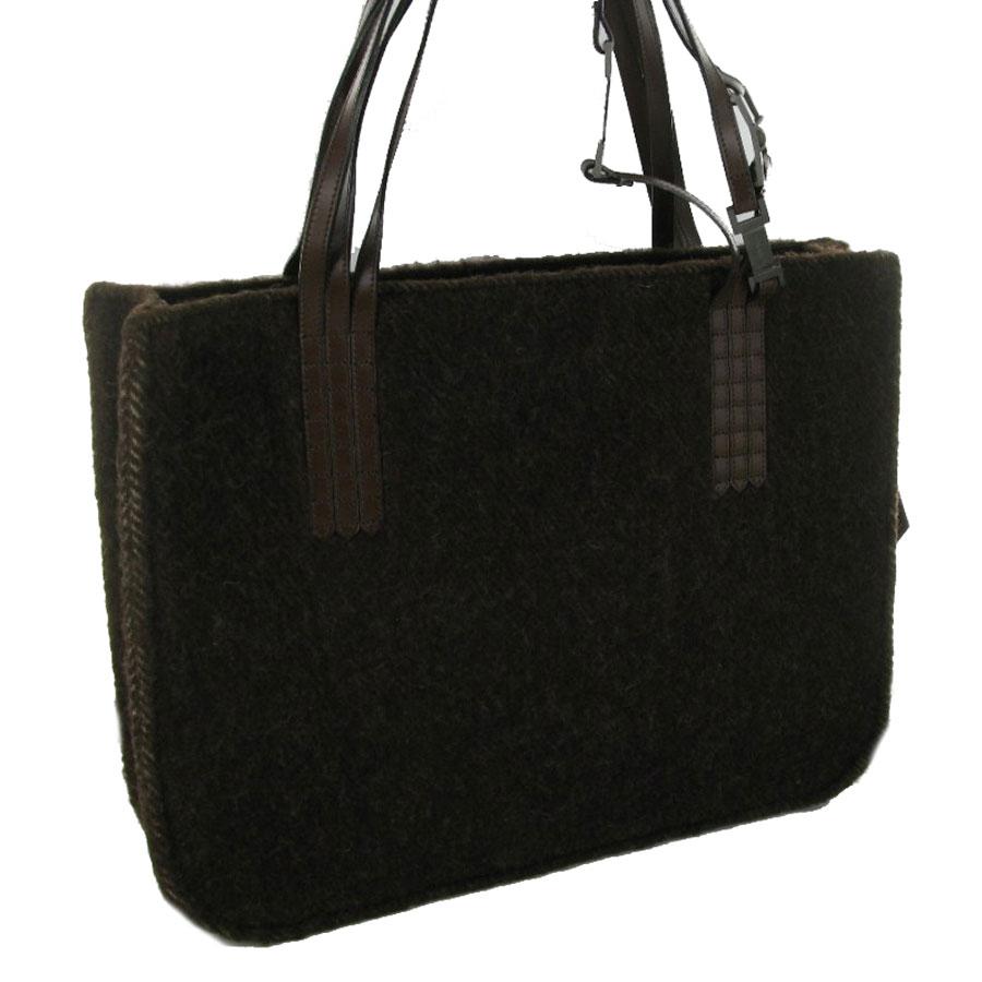 CHANEL Sammler- Computertasche aus brauner Wolle und Leder für Damen oder Herren im Angebot