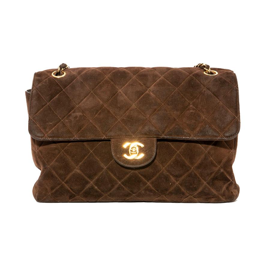 Chanel Timeless Double Flap Bag in Dark Brown Quilted Velvet Calfskin Leather In Good Condition In Paris, FR