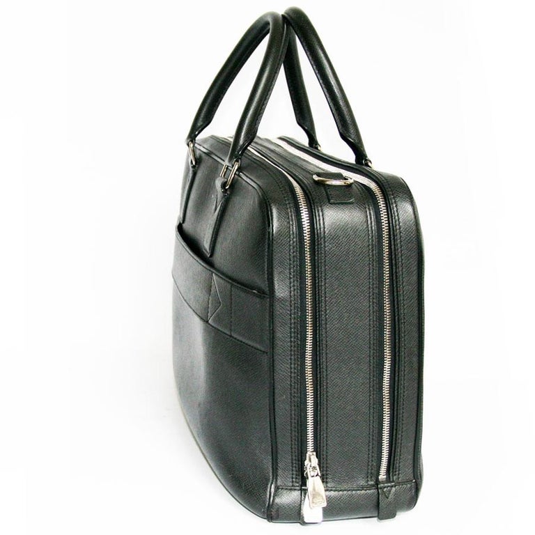Louis Vuitton Taiga Porte Document Angara - Black Briefcases, Bags -  LOU806868
