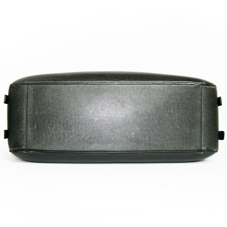 Louis Vuitton Black Taiga Leather Porte-Document Angara Briefcase Bag -  Yoogi's Closet