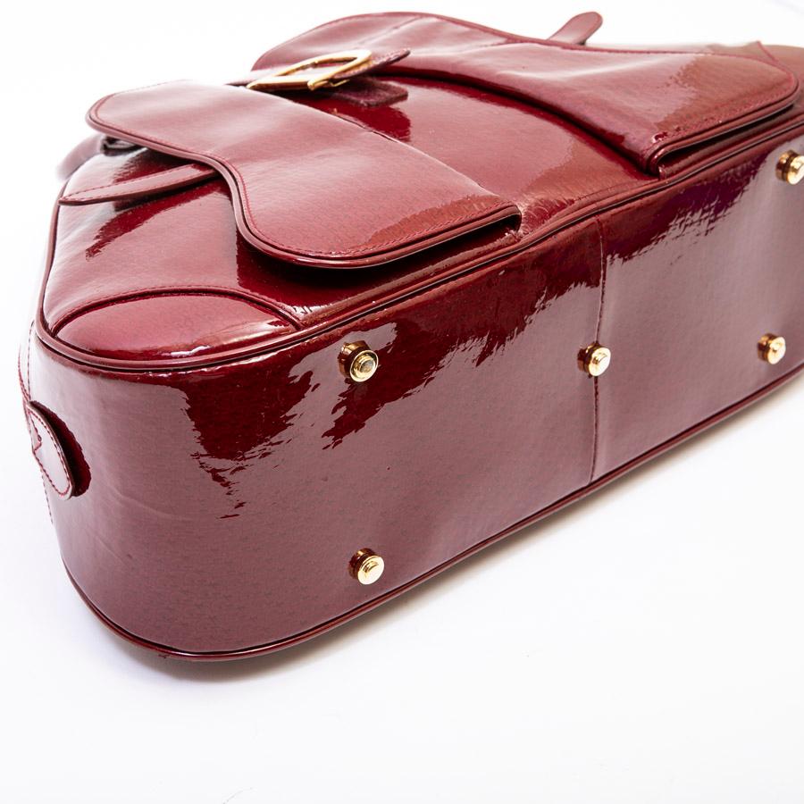 CHRISTIAN DIOR Saddle Bag in Red Patent Monogram Leather In Good Condition In Paris, FR