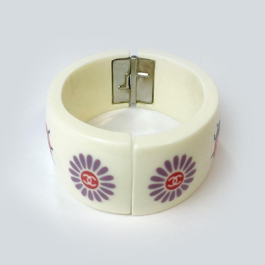 CHANEL Vintage Cuff Bracelet in Ivory Plexiglass with Multicolor design 2