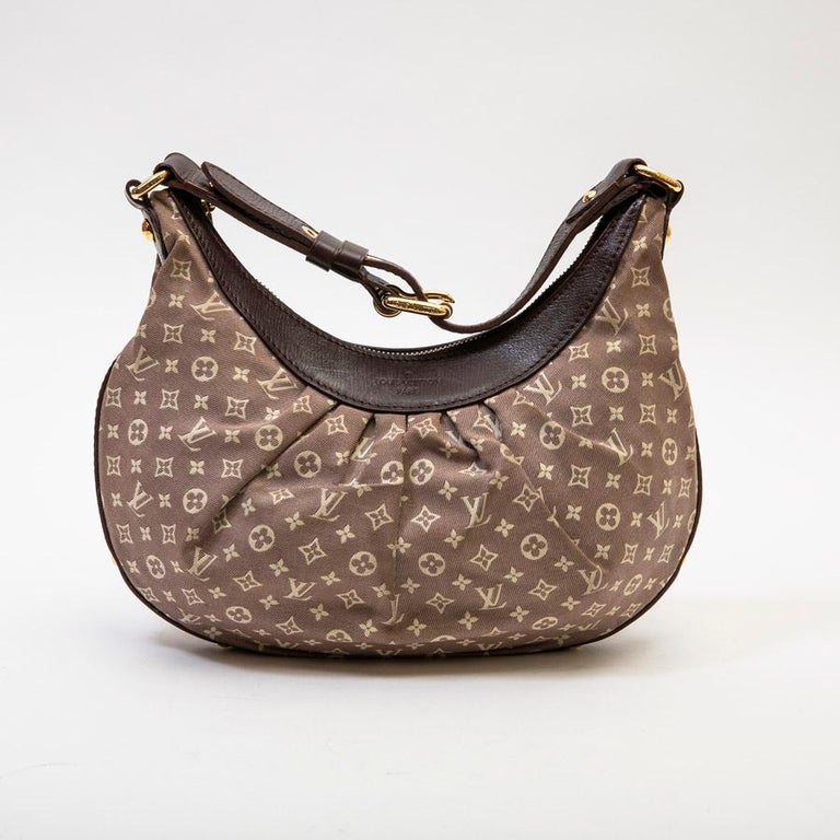 Are Louis Vuitton Bags Made Of Leather Or Canvas Prints