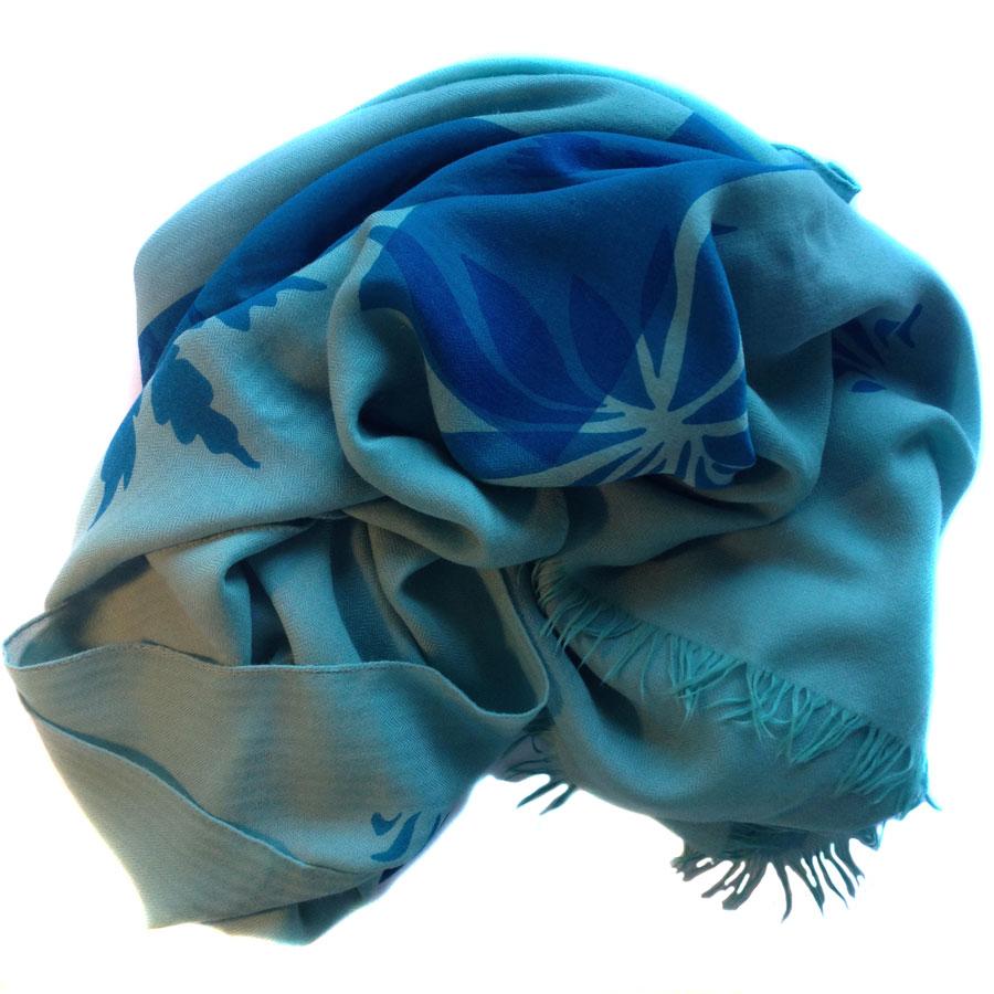 HERMES Shawl in Light Blue Cashmere and Herringbone Wool For Sale