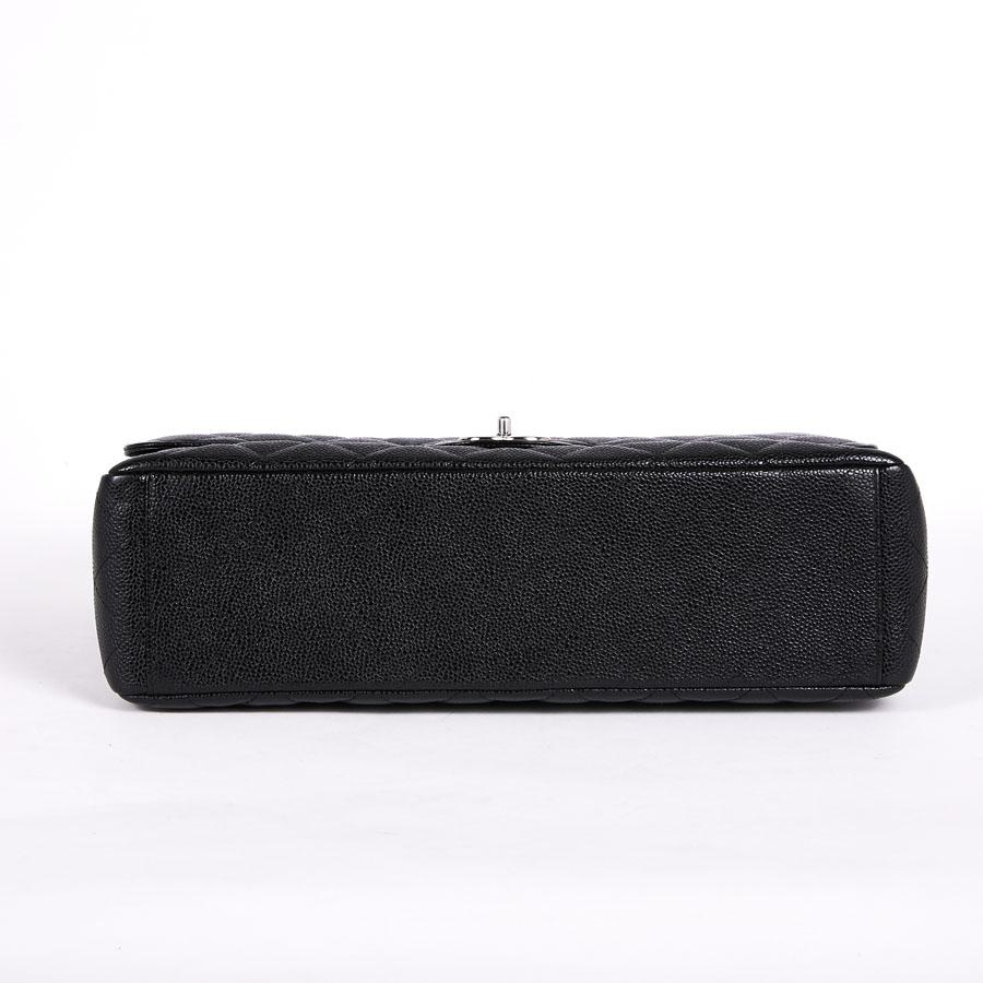 CHANEL Maxi Jumbo Double Flap Bag in Black Caviar Leather In Good Condition In Paris, FR