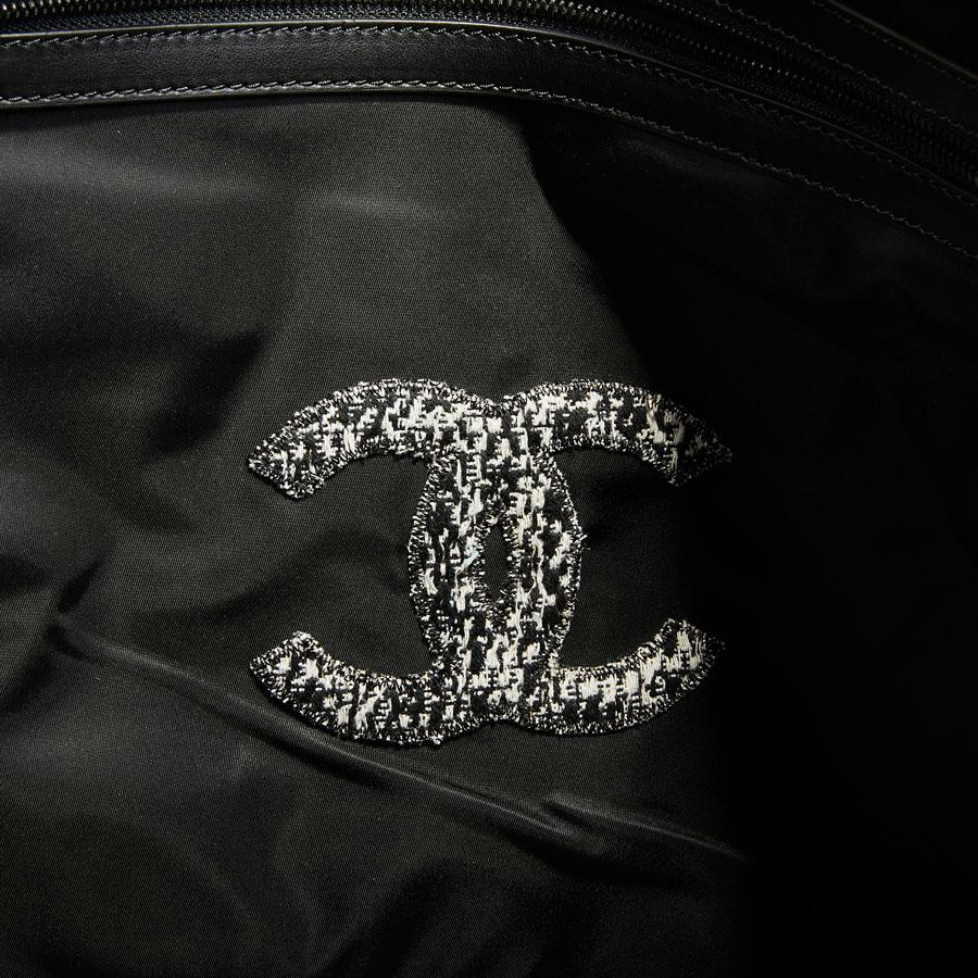 CHANEL Beach Bag in Black and Gray Terry Cloth with a Tweed Effect 4