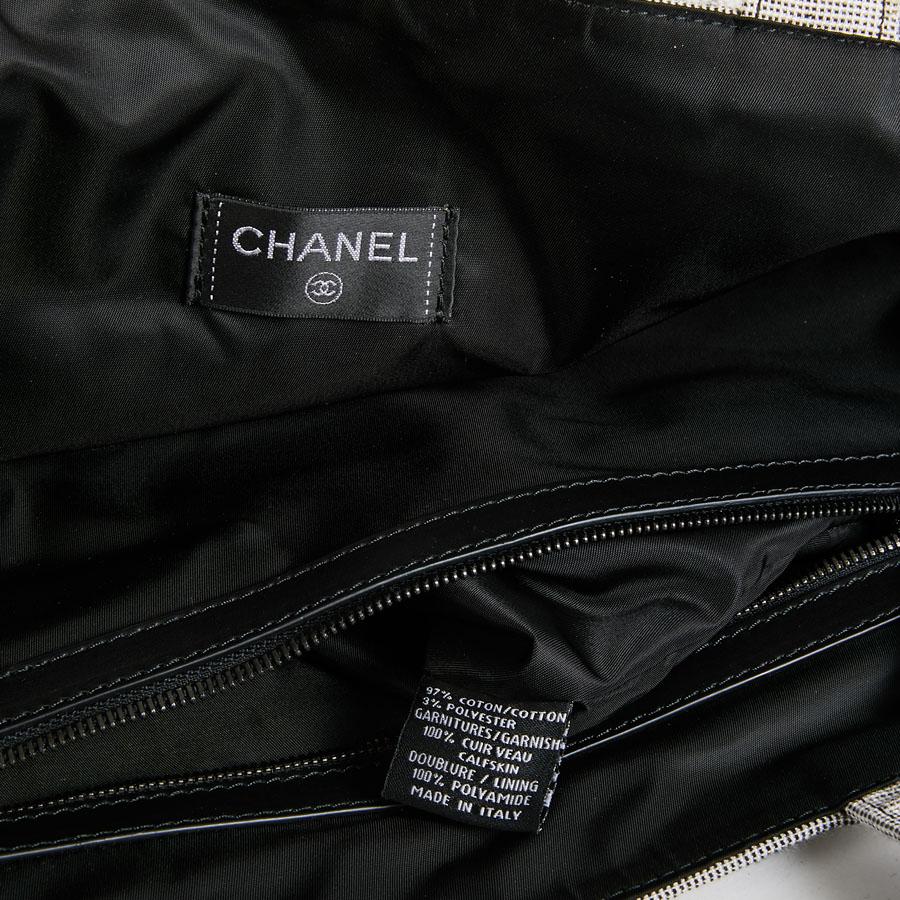 CHANEL Beach Bag in Black and Gray Terry Cloth with a Tweed Effect 5