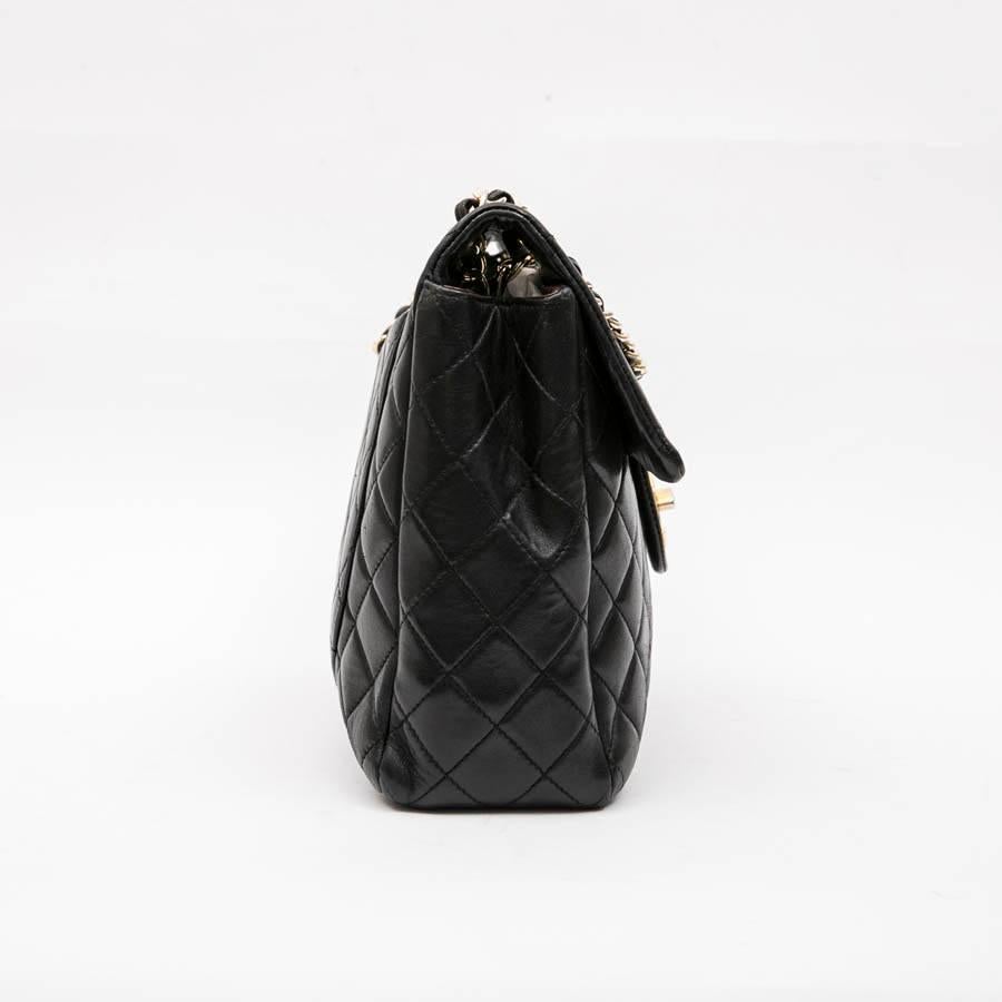 CHANEL Vintage Jumbo Bag in Black Quilted Lambskin Leather In Good Condition In Paris, FR