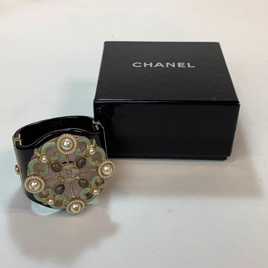 CHANEL Couture Cuff Bracelet in Black Resin, Pearl and Glass For Sale 2