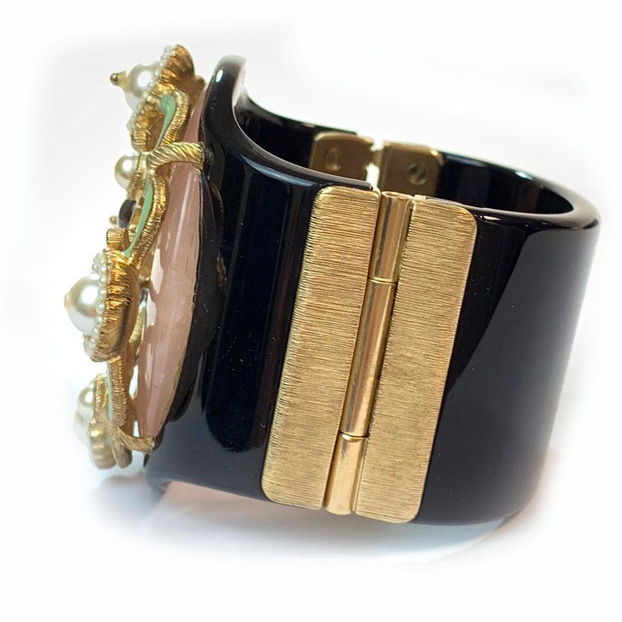 CHANEL Couture Cuff Bracelet in Black Resin, Pearl and Glass In Excellent Condition For Sale In Paris, FR