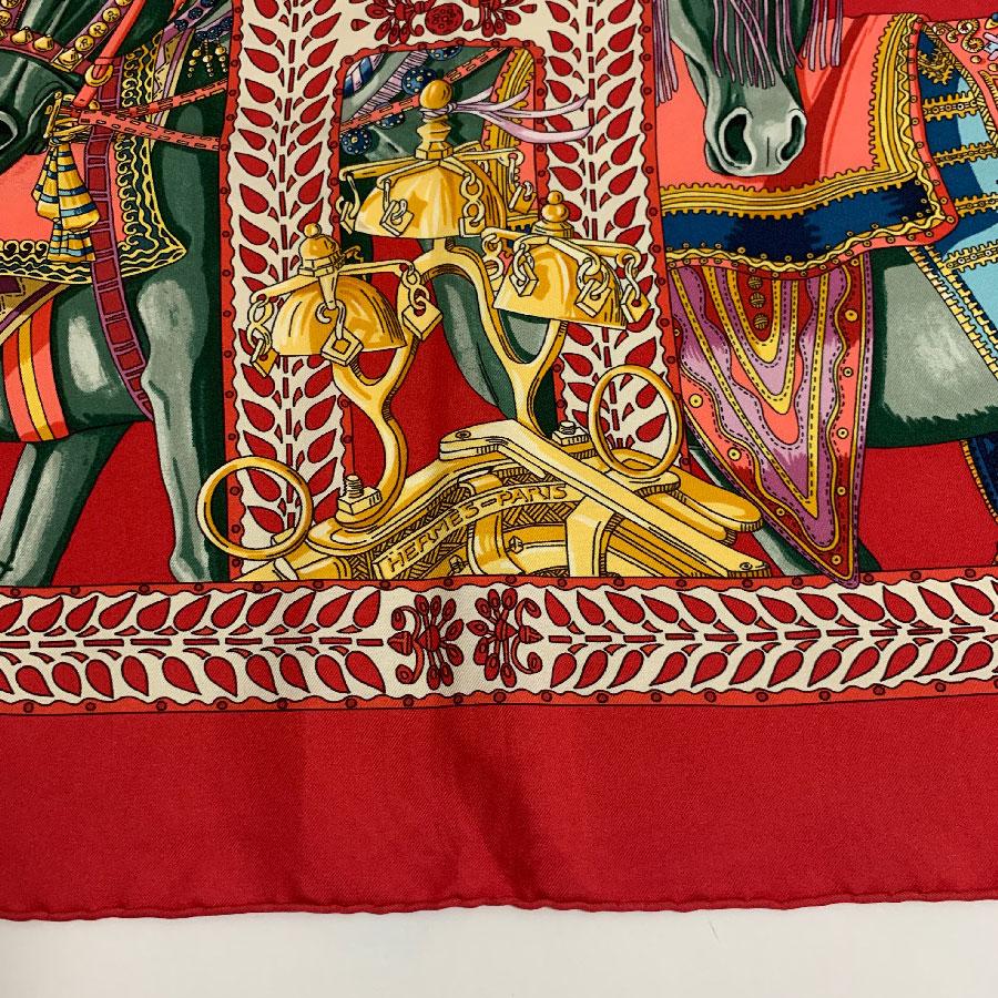 HERMES Halstuch 'La danse du cheval Marwari' aus mehrfarbiger Seide im Zustand „Gut“ in Paris, FR