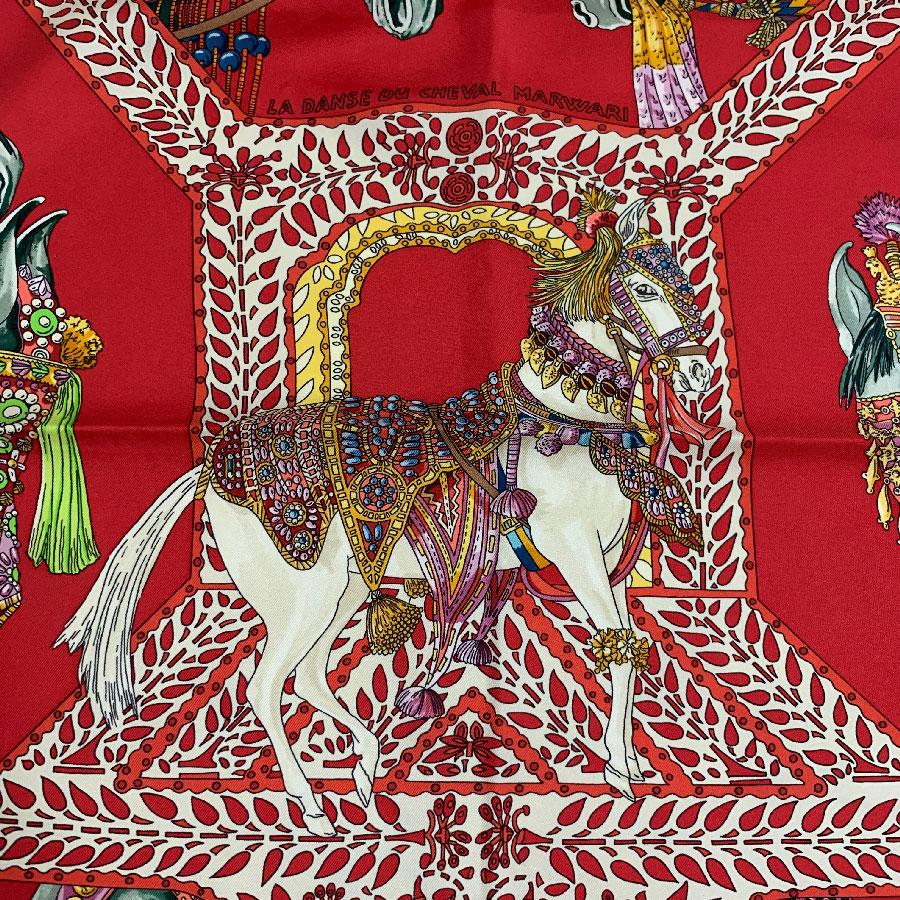  Limited collection! Beautiful HERMES scarf 'La danse du cheval Marwari' in multicolored silk with fuchsia trend. Drawings of Marwari horses, adorned with gold jewelery and precious stones, headdresses and precious fabrics. these horses are trained