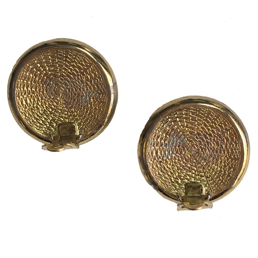 Unsigned Clip-on earrings in Gilt Metal and Rhinestones 1