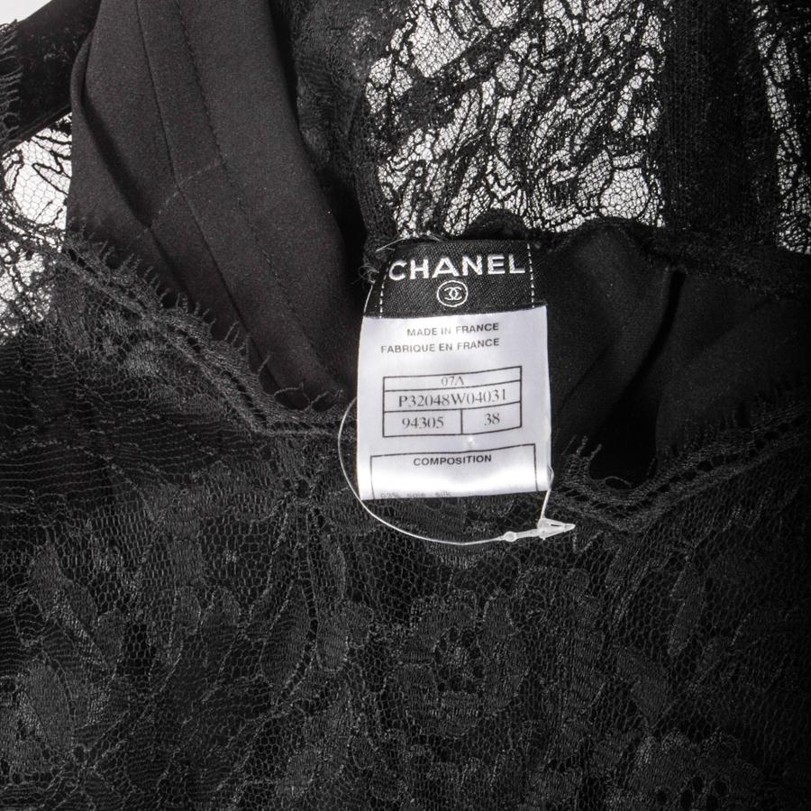 CHANEL Dress in Black Silk and Chantilly Lace Size 38FR For Sale 4