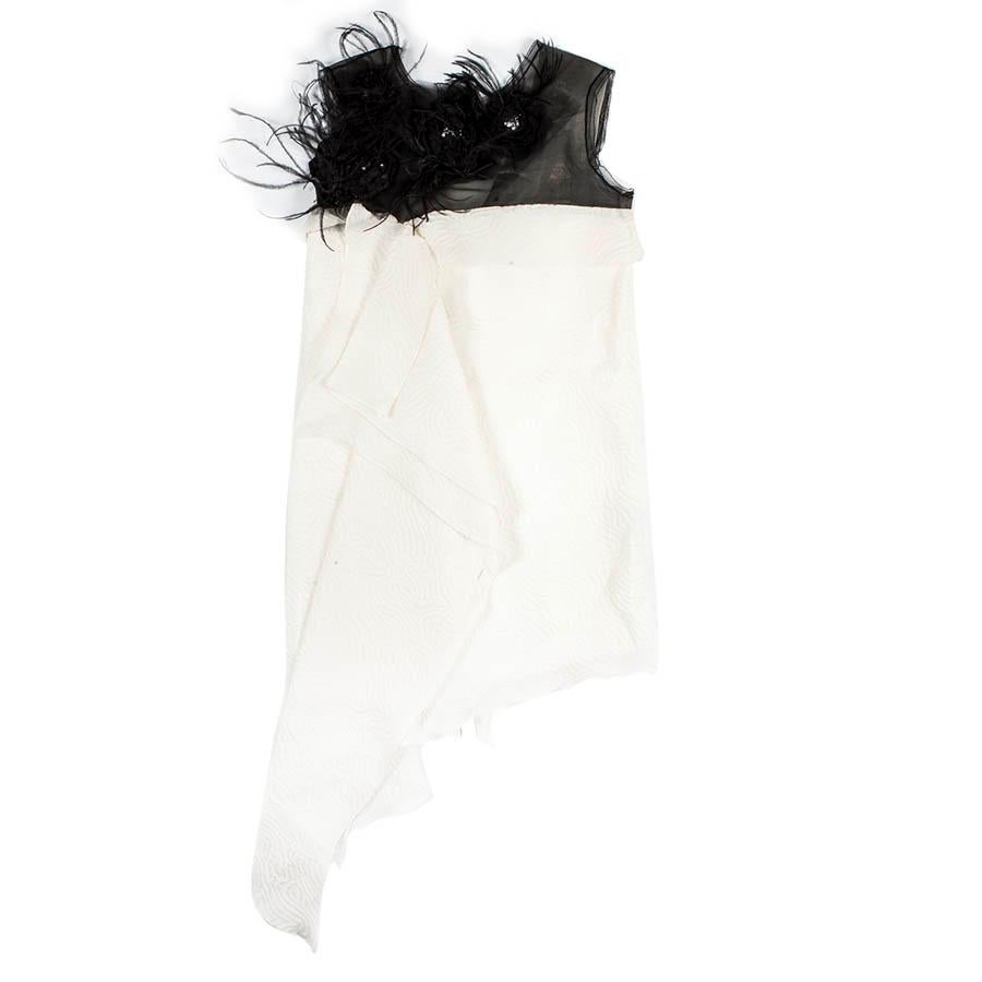 ROKSANDA Cocktail Dress in White Silk and Black Feathers Size 10UK For Sale