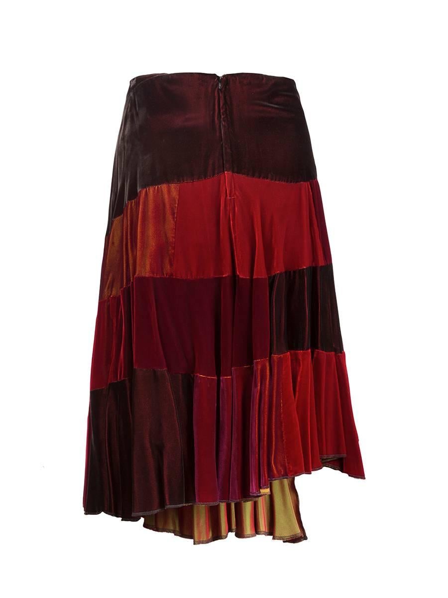 Noir Comme des Garçons - Jupe patchwork asymétrique en velours rouge en vente