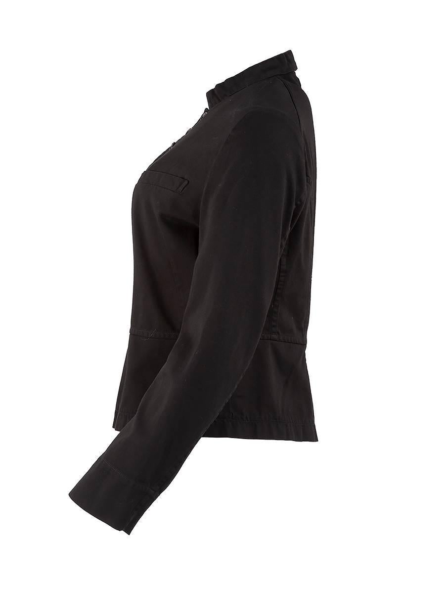 Comme des Garçons 20th Century veste ajustée en coton noir avec des boutons sur tout le devant, un col à patte, un ourlet évasé au bas de la veste et une bande de matière réfléchissante rose dans le dos. Nouveau avec Tags.