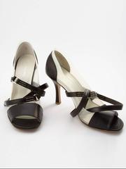 Undercover SS 2010 'Less But Better' Schwarze Riemchenschuhe mit Absatz