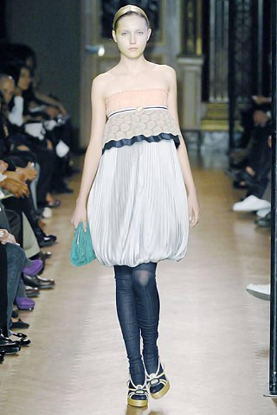 2008 Undercover Vestido plisado sin tirantes con detalle de colmillo en Nuevo estado para la venta en Laguna Beach, CA