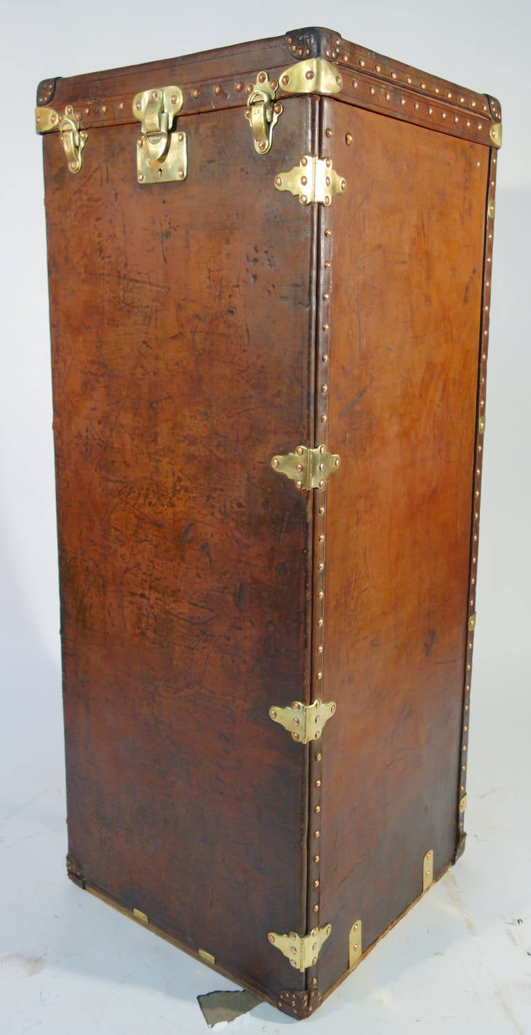 Louis Vuitton Wardrobe Leather Trunk 8 Trays  1909-1914 In Good Condition For Sale In Haguenau, FR