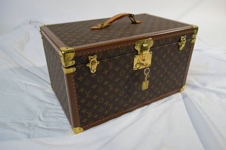 The Louis Vuitton 'MALLE COIFFEUSE' pink beauty trunk. 🧳 #louisvuitton #lv  #luggage #fashion #short 