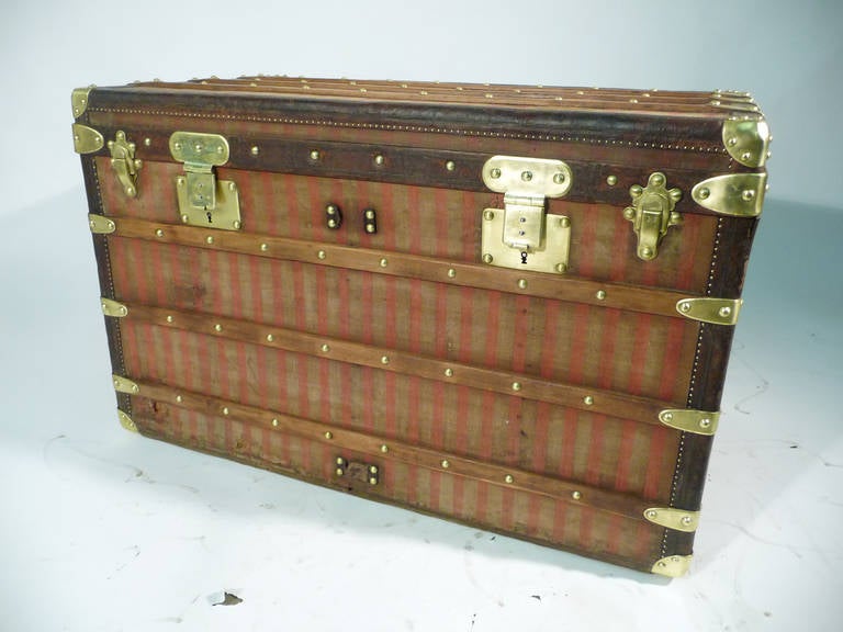 Louis Vuitton Red Stripes  Steamer trunk  1888 In Good Condition For Sale In Haguenau, FR