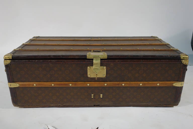 Louis Vuitton Monogram canvas with stencils  commode trunk 1930s
Leather border (not lozine ) 
brass handles 

Two drawers, one with straps for Hat, one for pants and suit, one for shirt  

Dimensions in cm: 100 wide x 33 high x 55