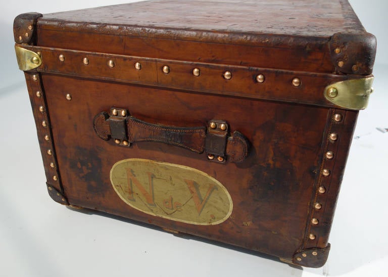 Louis Vuitton Cabin Leather Trunk, circa 1920s, Malle Cabine Cuir Naturel For Sale 1