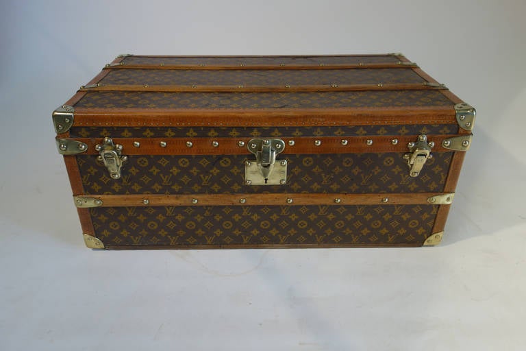 Trunk cabin stencil  , nice  color  

- Lock and solid brass Hasp  

- Leather Handles

- Interior with original label 

Dimensions in cm 80 cm long X 33 cm X 46 cm deep

All the trunks we sell have been cleaned or restored by the