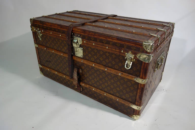 1910 Louis Vuitton Steamer Trunk / Malle courrier In Excellent Condition For Sale In Haguenau, FR