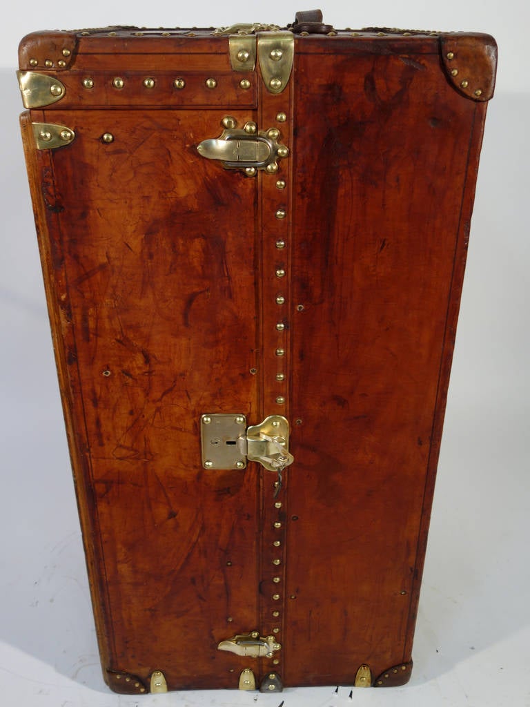 Louis Vuitton leather trunk 1940  / malle  armoire For Sale 3