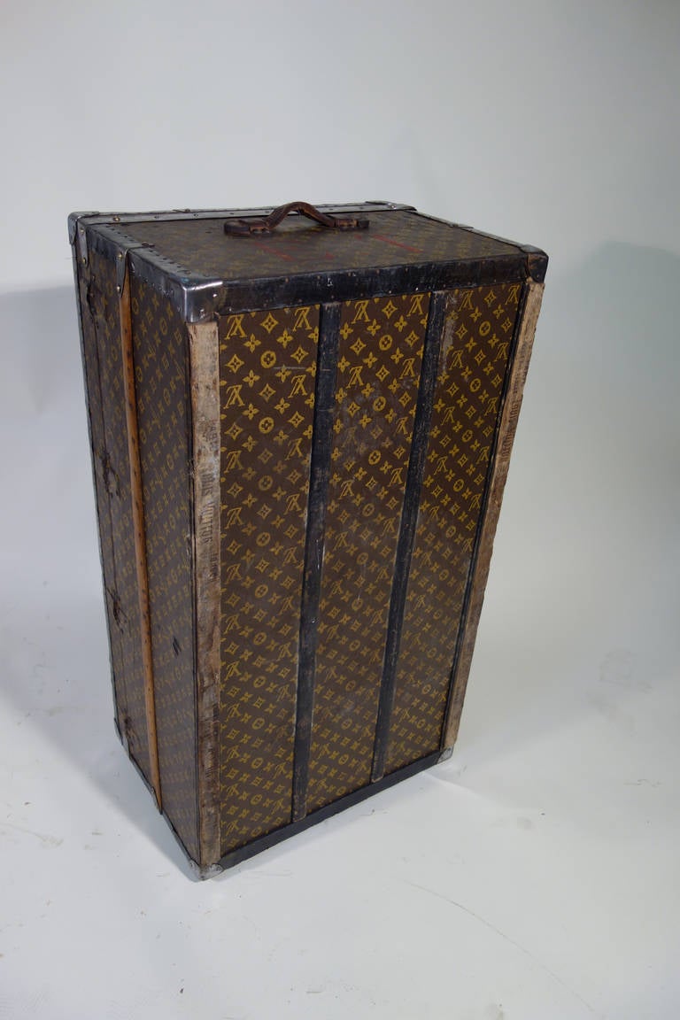 Women's or Men's Louis Vuitton Stencil  Monogram Trunk 1920 / Malle cabine For Sale