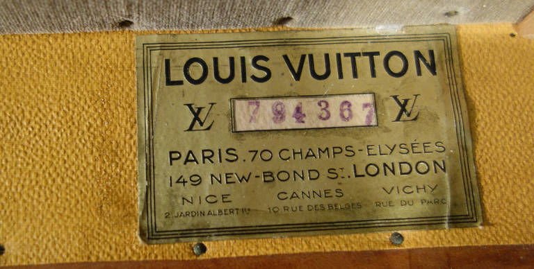 Louis Vuitton leather trunk 1940  / malle  armoire For Sale 4