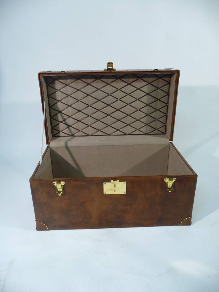 Leather Steamer Trunk 20th Century For Sale 2