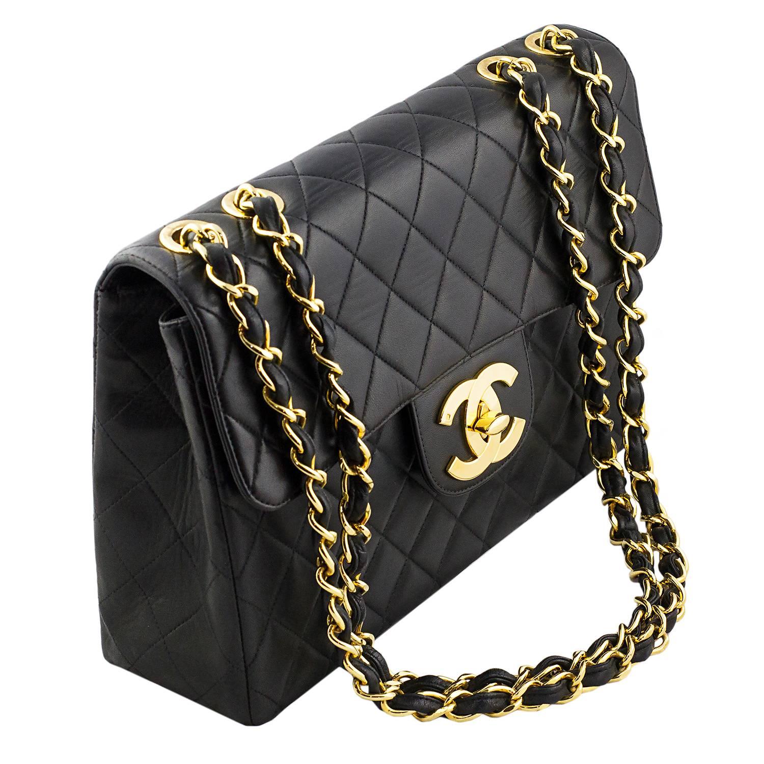 Chanel black quilted lambskin maxi flap bag.
With discontinued feature CC clasp.
High carat gold plated hardware.
Made in Italy in 1994