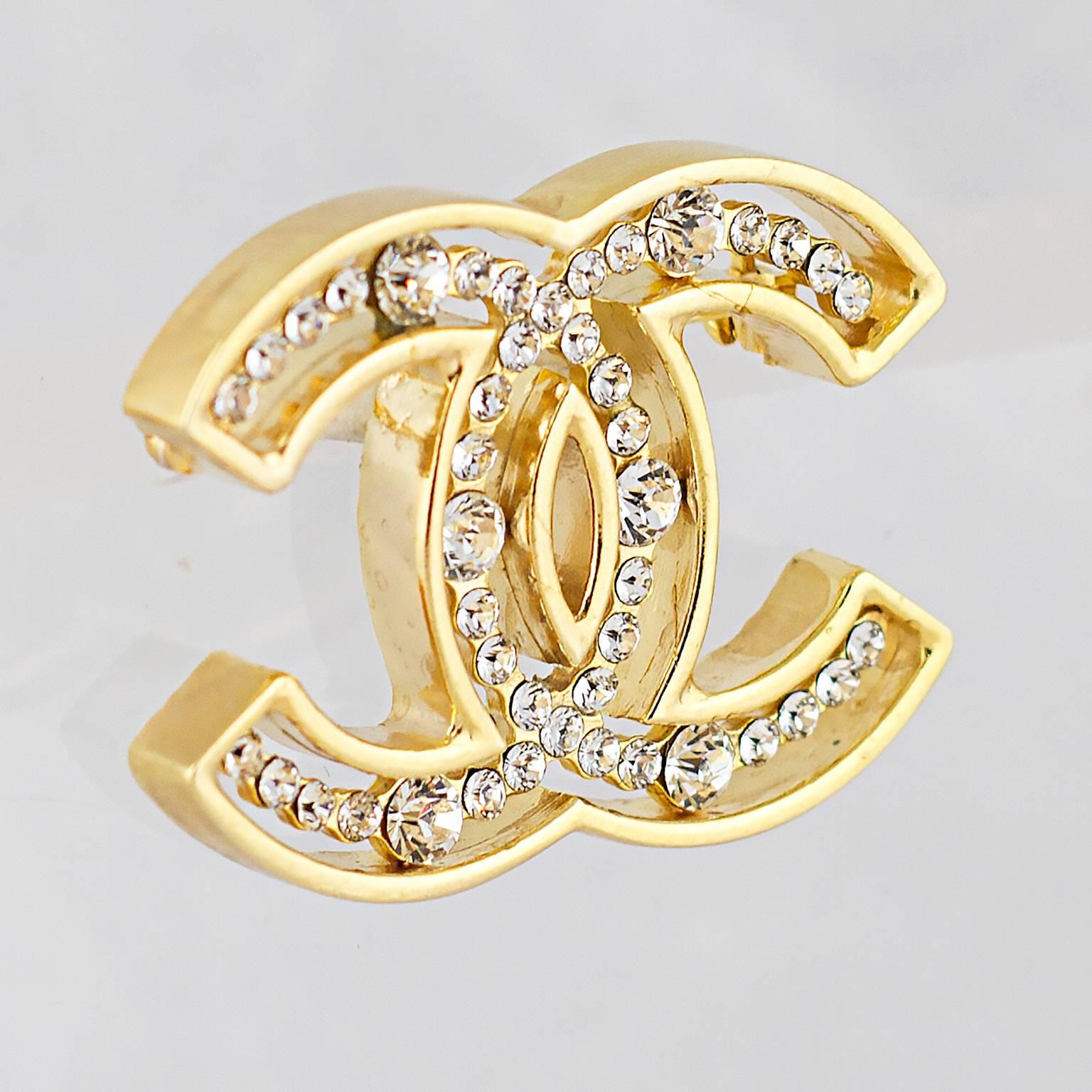 Chanel CC Logo Crystal Brooch In Excellent Condition In London, GB