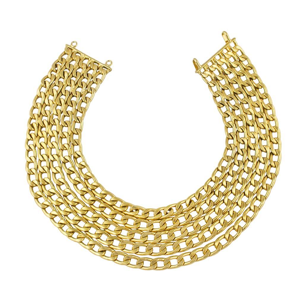 A fantastic late 1970's Chanel necklace.
Exceptional quality and sits beautifully on the neck.
High carat gold plated metal in interlinking flat chain.
Double hook closure.
Made in France.
