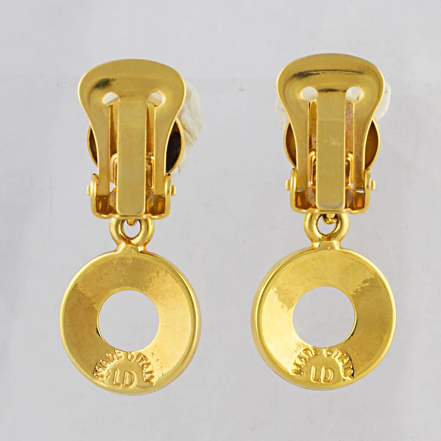 A pair of high carat gold plated Celine Paris fashion earrings.
Made in Italy in the 1990's.
Fully signed. Clip fastenings.
In an exquisite condition. Lightweight and easy to wear.
Don't hesitate to contact us with queries and image requests.