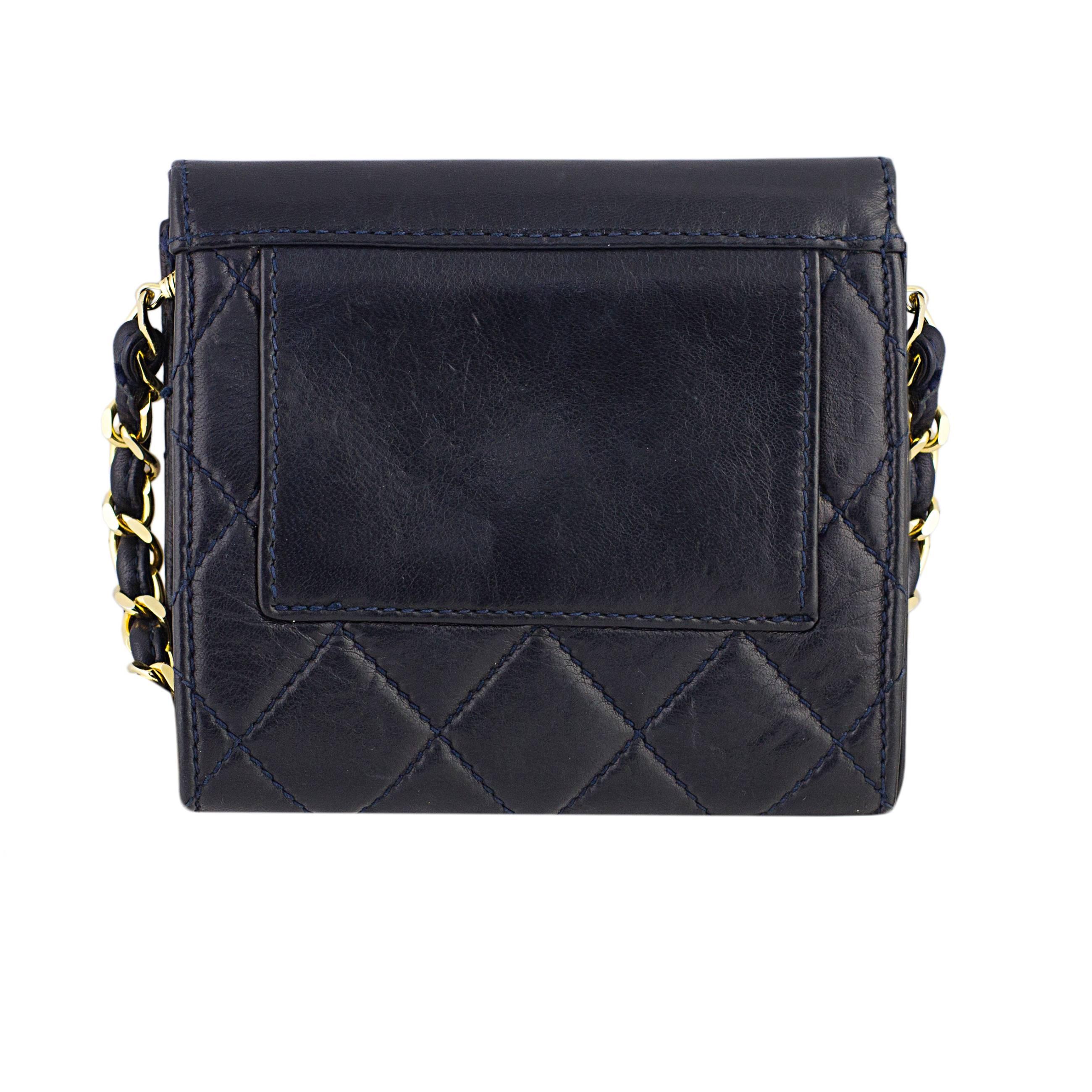 Chanel navy leather bag with CC details and long detachable chain.
Can be worn cross body with chain or used as a wallet / mini clutch.
Bag can also be attached to a belt and was made to do just so.
A rare and sought after style!
Made in France in