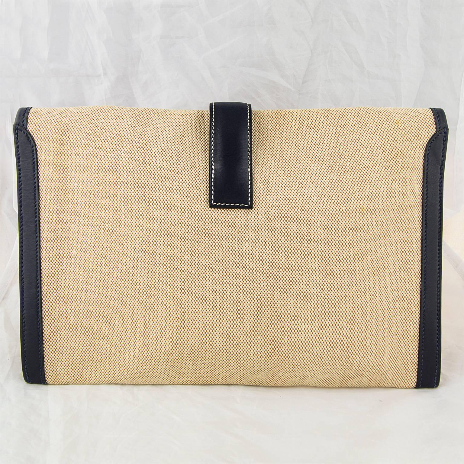 Hermes beige canvas and navy box calf Jige clutch.
PM Size.
Made in France in 1976.
In a very good condition for the age. With only very minor discolouration to the canvas consistent with age. The navy box calf is fantastic.
With correct