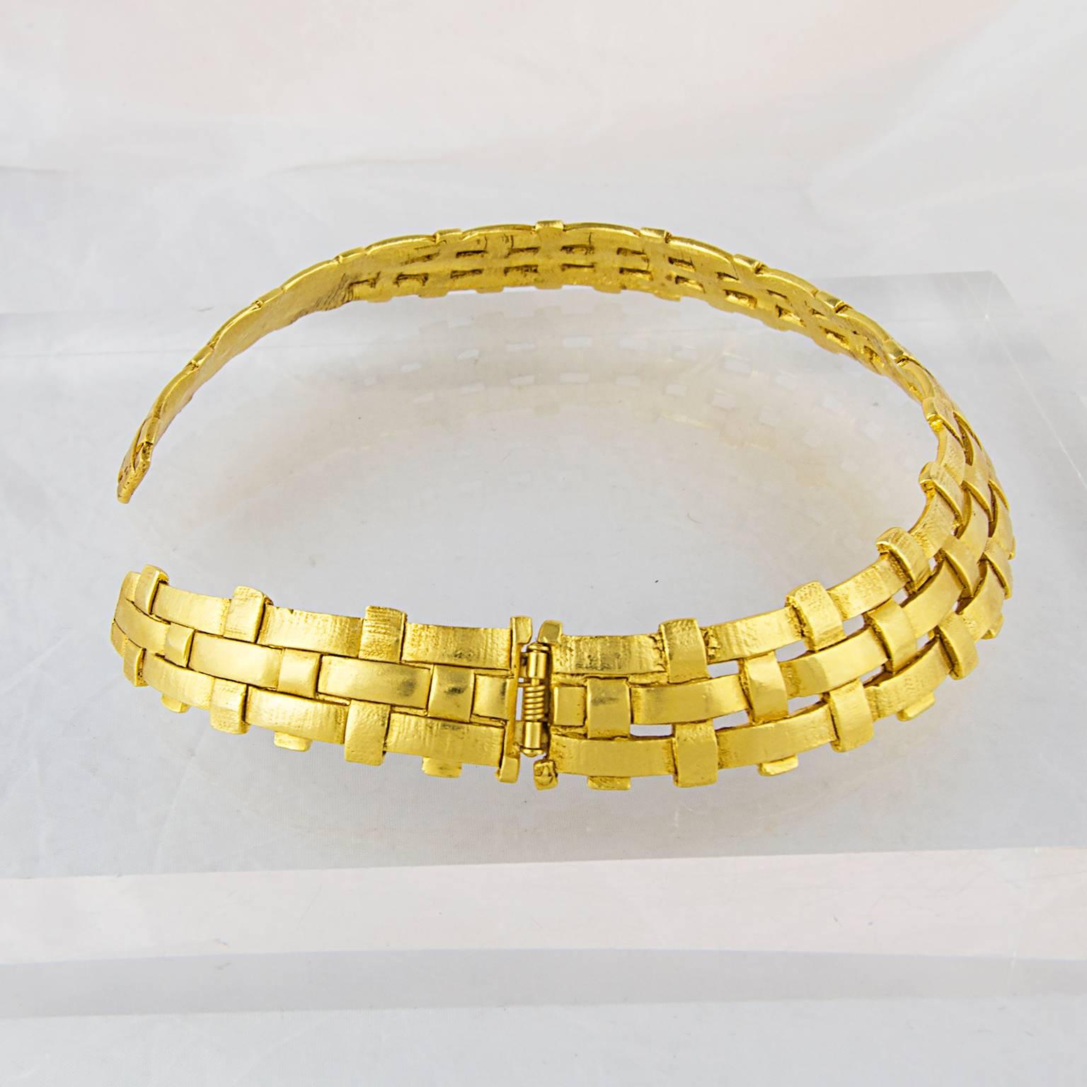 A highly sought after collar necklace by Yves Saint Laurent in the famous lattice high carat gold plated metal.
Sits beautifully on the collar bone with hinged access.
Made in the 1980's.
Fully signed. 
In a great pre-loved condition. 
Don't