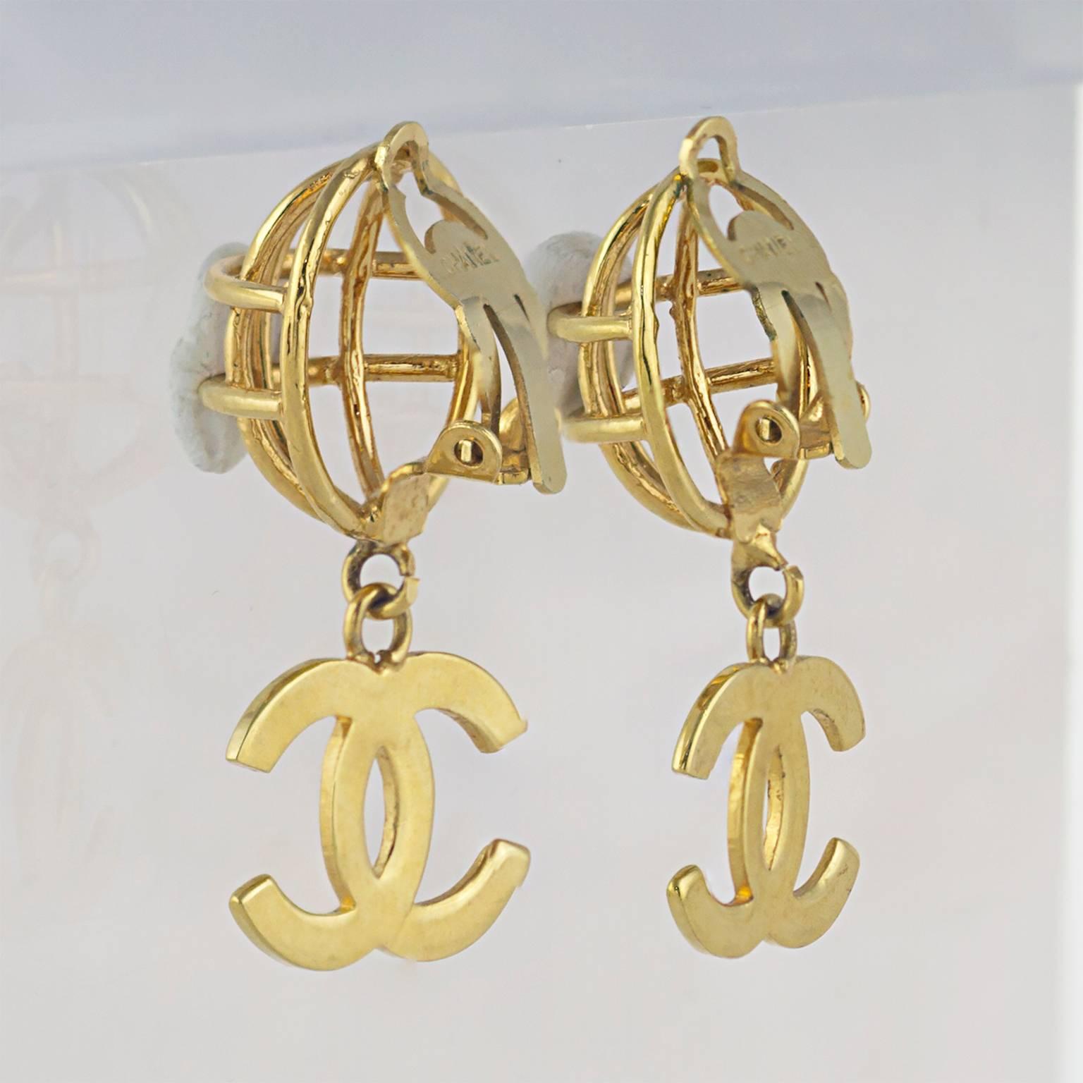 Chanel CC Logo Earrings In Excellent Condition For Sale In London, GB
