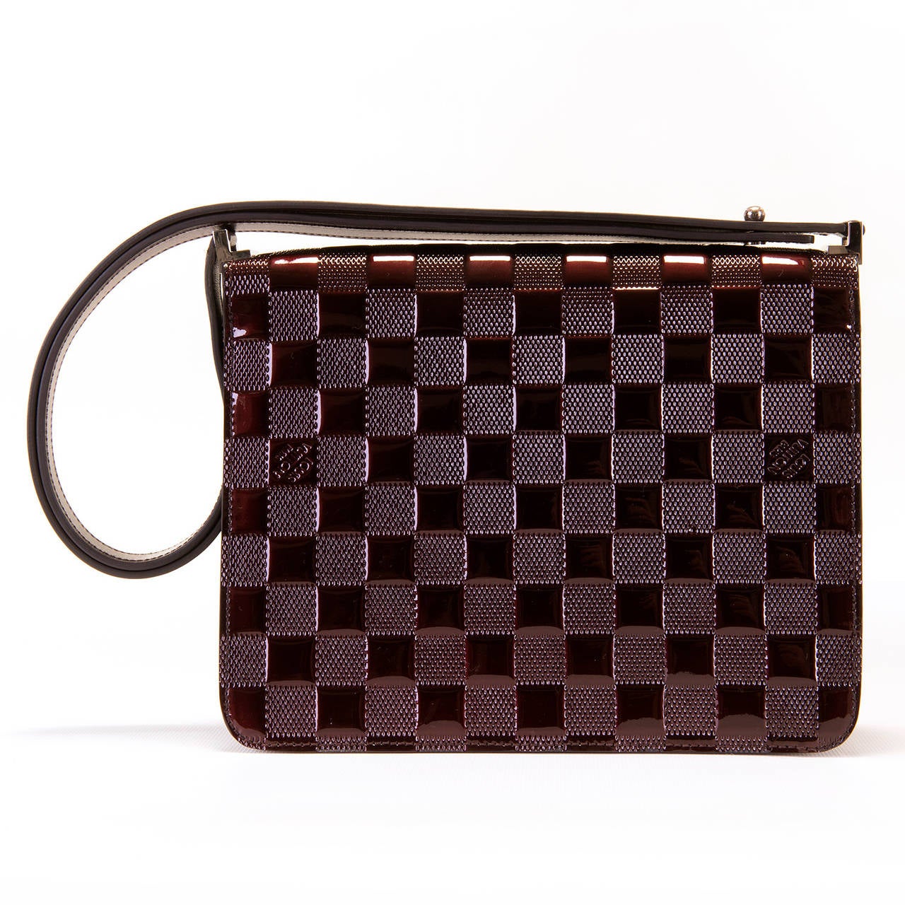 'Sac Cabaret' from the recent Louis Vuitton Collection, is a very 'uber' smart flap-bag  in 'new unused' condition. Finished in Burgundy logo-embossed patent leather, with palladium silver hardware, it can be worn as a cross-body or shoulder bag