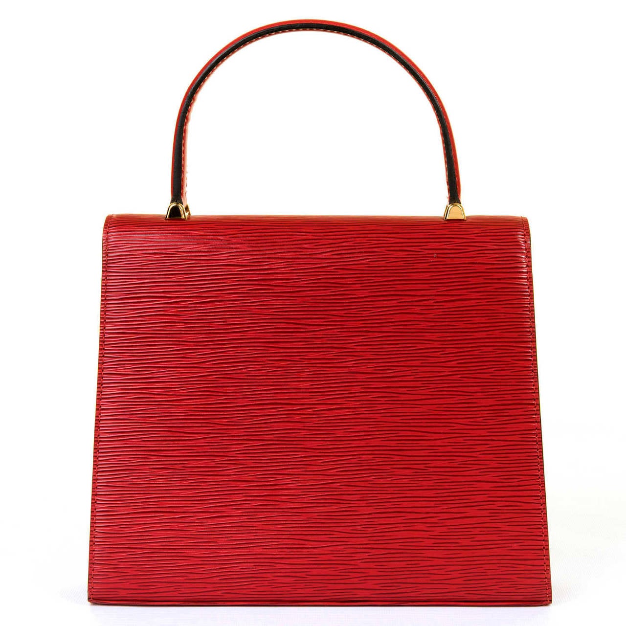 This very smart sculptured bag by Louis Vuitton is finished in red epi leather with gold-tone hardware and is in pristine 'New & Unused' condition inside and out. The bag comes complete with it's original dust sack.

FREE WORLDWIDE DELIVERY IS