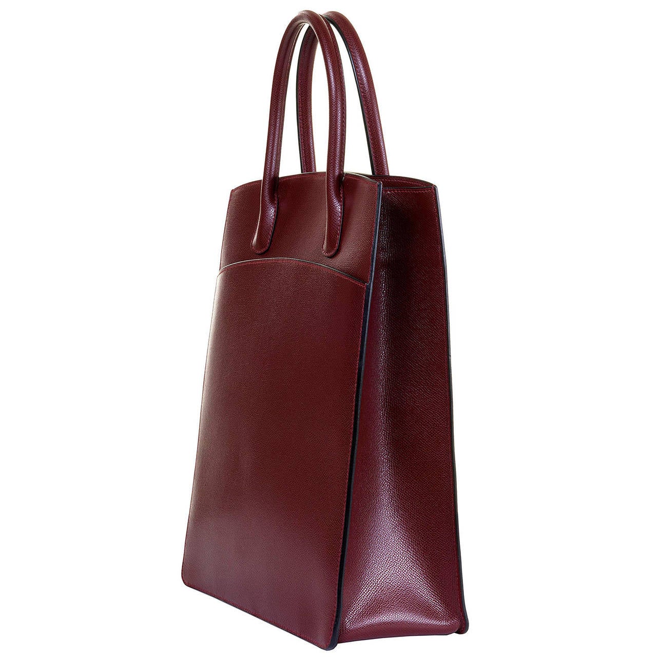 This very elegant, sculptured, rigid bag, by Hermes, is in absolutely pristine 'New & Unused' condition, inside and out. Finished in luxurious 'Epsom' leather, the interior of the bag is fitted with a zipped pocket, with a gilt-embossed 'Hermes -