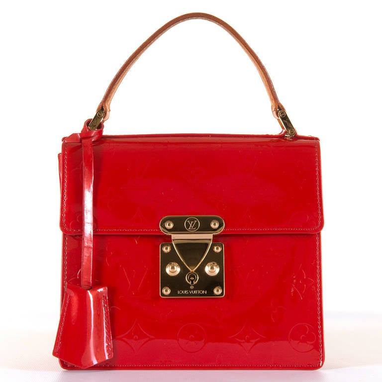 A real fun, high quality Louis Vuitton bag. The natural leather handle with the goldtone hardware really complements the 'Logo' embossed red leather, the result being a very uber smart Handbag.