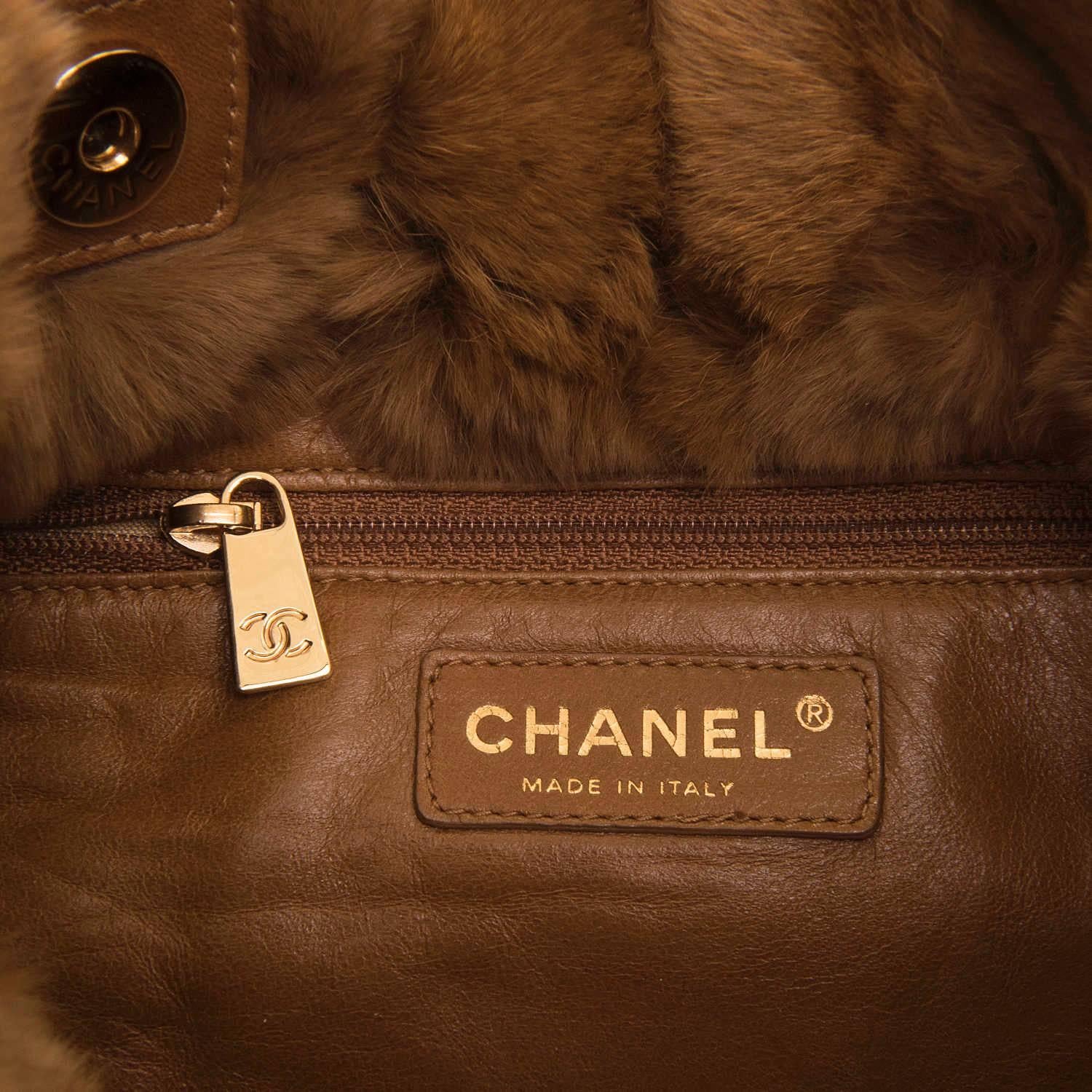 RARE Chanel Jumbo Fur Shoulder Bag in 'Chataigne' with Camel Leather Trim In Excellent Condition In By Appointment Only, GB